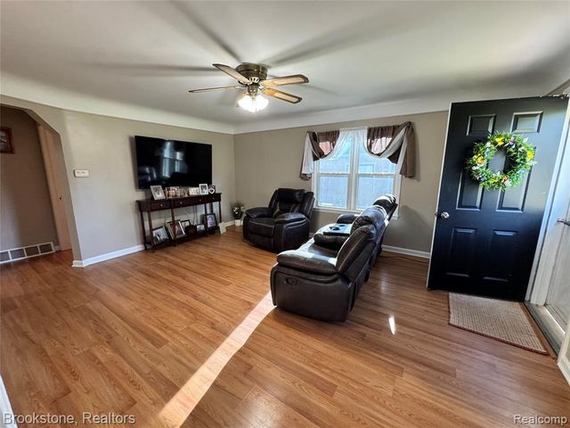 5763 Graves Street, Waterford, MI 48327
