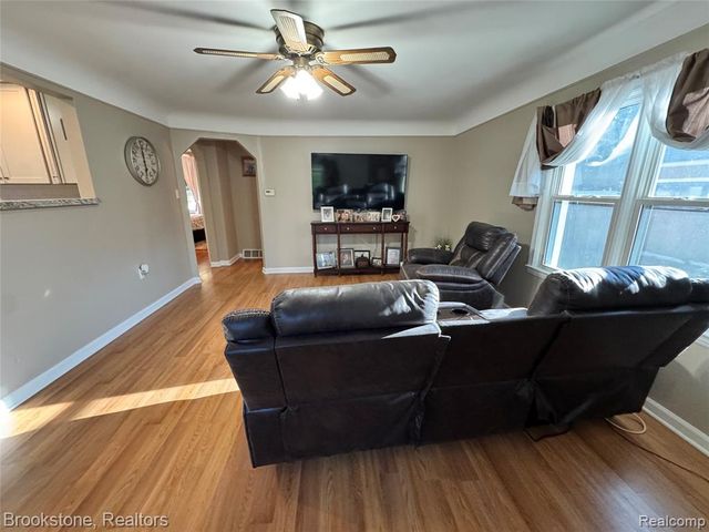 5763 Graves Street, Waterford, MI 48327