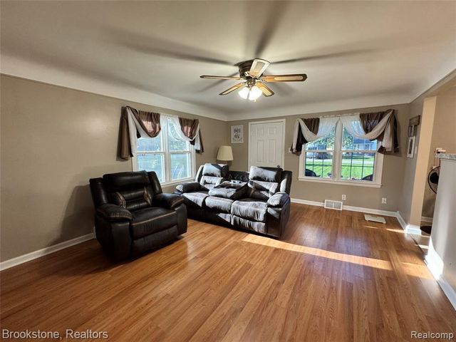 5763 Graves Street, Waterford, MI 48327
