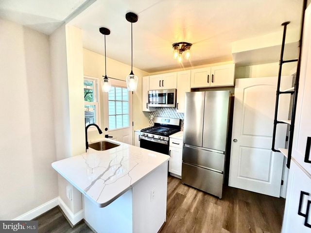 6106 N KINGS HWY, Alexandria, VA 22303