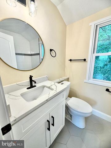 6106 N KINGS HWY, Alexandria, VA 22303