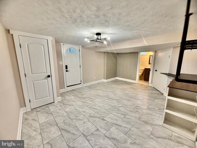 6106 N KINGS HWY, Alexandria, VA 22303