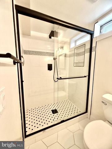 6106 N KINGS HWY, Alexandria, VA 22303