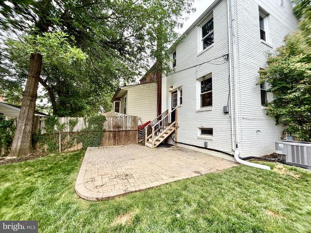 6106 N KINGS HWY, Alexandria, VA 22303