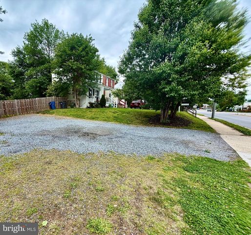 6106 N KINGS HWY, Alexandria, VA 22303