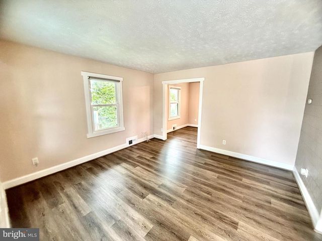 6106 N KINGS HWY, Alexandria, VA 22303