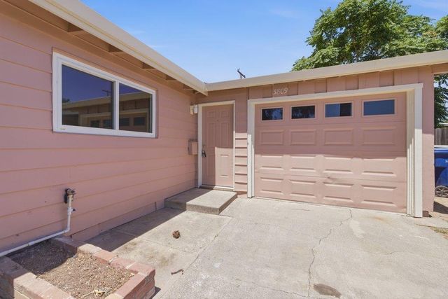 3809 Floral Dr, North Highlands, CA 95660