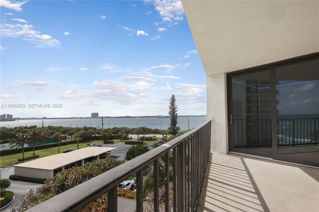 5420 N Ocean Drive 504, Singer Island, FL 33404