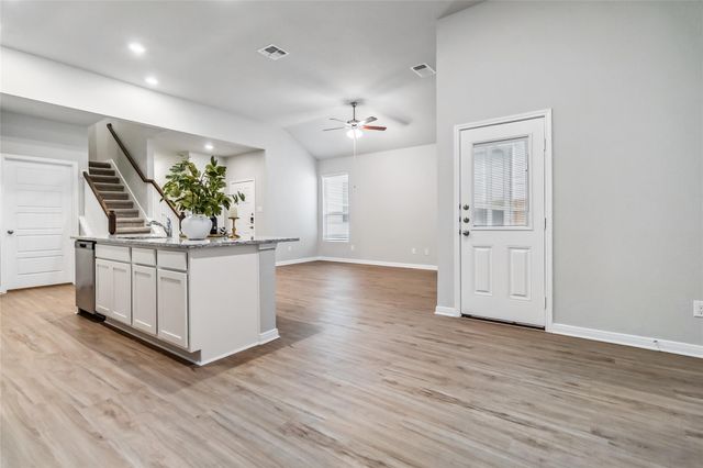 428 Cross Barn BLVD B, Buda, TX 78610