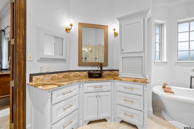 1950 Stonegate Circle, Tyler, TX 75703