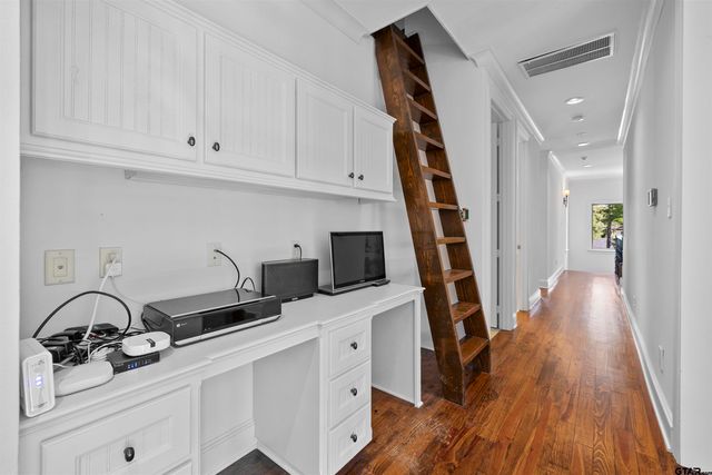 1950 Stonegate Circle, Tyler, TX 75703