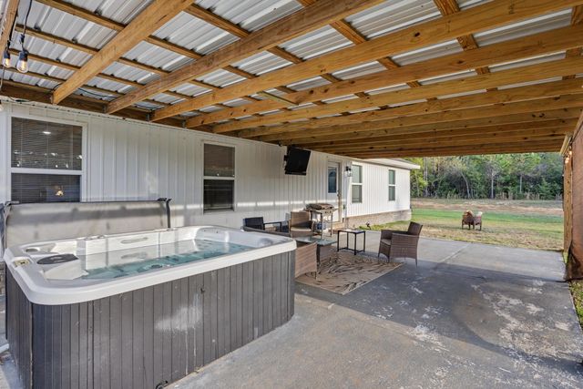 2595 Long Road, Defuniak Springs, FL 32433