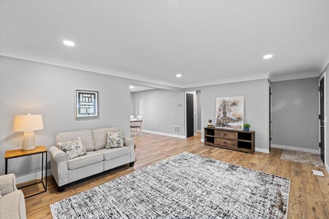 5415 Twin Lake Boulevard E, Brooklyn Center, MN 55429
