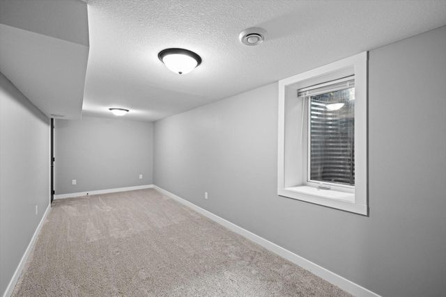5415 Twin Lake Boulevard E, Brooklyn Center, MN 55429