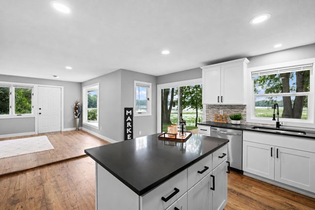 5415 Twin Lake Boulevard E, Brooklyn Center, MN 55429