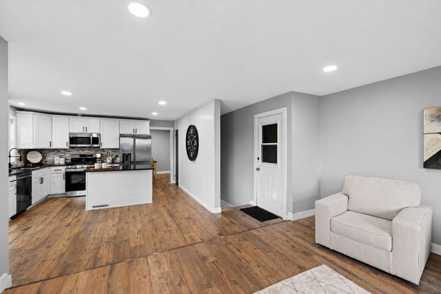 5415 Twin Lake Boulevard E, Brooklyn Center, MN 55429