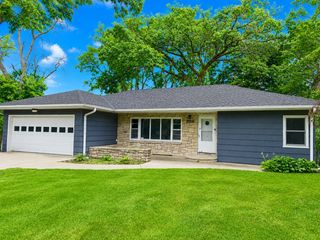5415 Twin Lake Boulevard E, Brooklyn Center, MN 55429