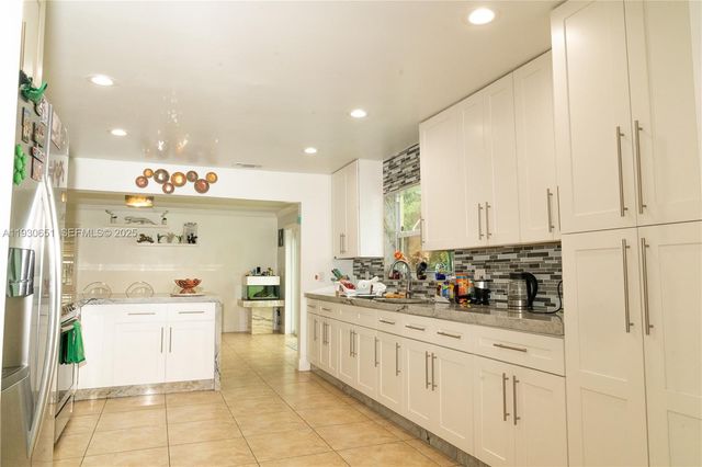 9931 SW 14th St, Pembroke Pines, FL 33025