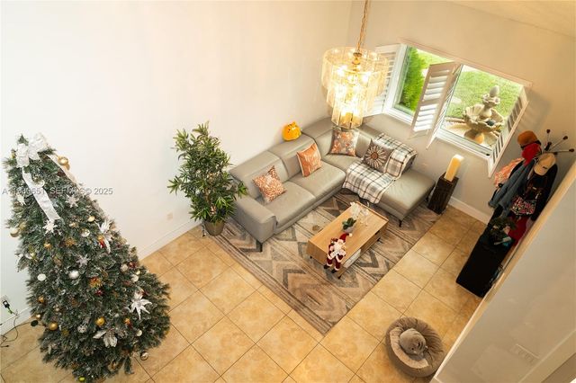 9931 SW 14th St, Pembroke Pines, FL 33025