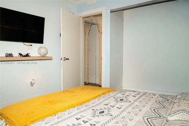 9931 SW 14th St, Pembroke Pines, FL 33025