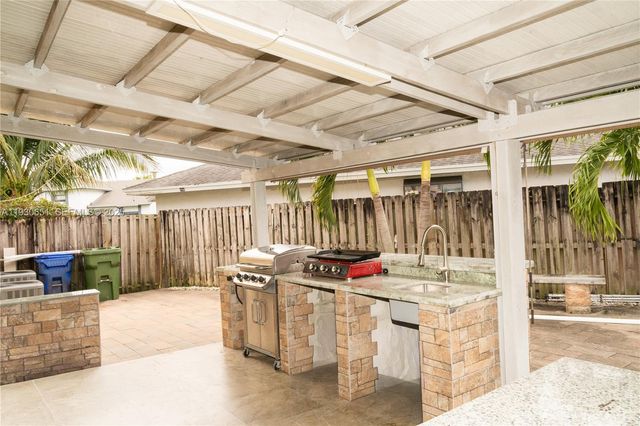 9931 SW 14th St, Pembroke Pines, FL 33025