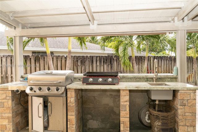 9931 SW 14th St, Pembroke Pines, FL 33025