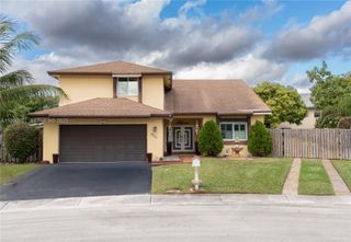 9931 SW 14th St, Pembroke Pines, FL 33025