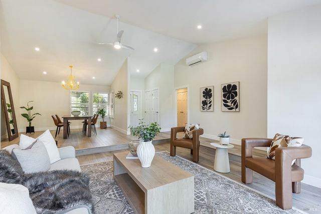 15 Lemon Ct, Napa, CA 94558