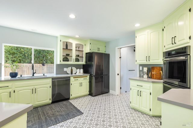 15 Lemon Ct, Napa, CA 94558