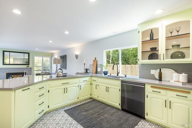 15 Lemon Ct, Napa, CA 94558