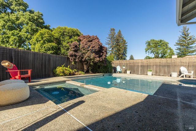 15 Lemon Ct, Napa, CA 94558