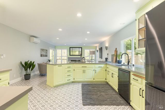 15 Lemon Ct, Napa, CA 94558