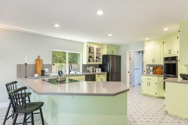 15 Lemon Ct, Napa, CA 94558