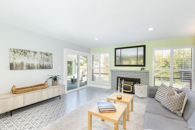 15 Lemon Ct, Napa, CA 94558