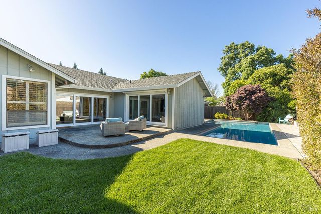 15 Lemon Ct, Napa, CA 94558