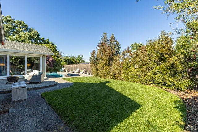 15 Lemon Ct, Napa, CA 94558