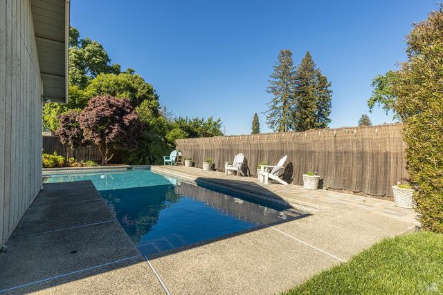 15 Lemon Ct, Napa, CA 94558