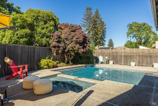 15 Lemon Ct, Napa, CA 94558