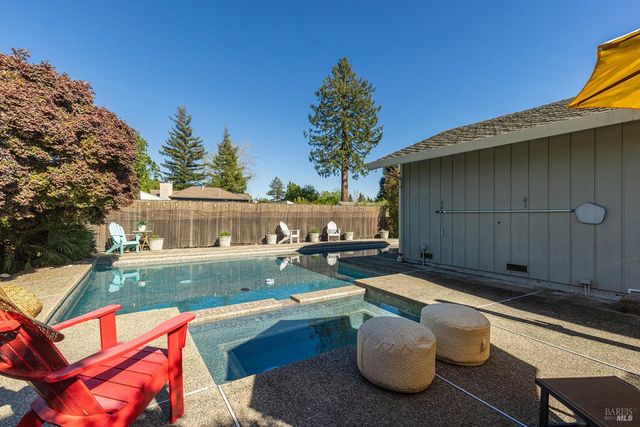 15 Lemon Ct, Napa, CA 94558