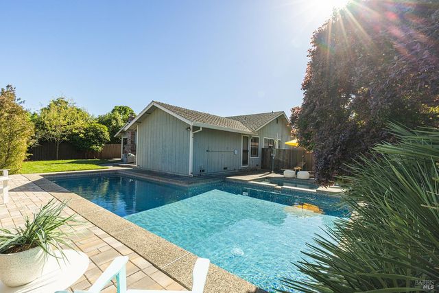 15 Lemon Ct, Napa, CA 94558