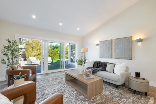 15 Lemon Ct, Napa, CA 94558