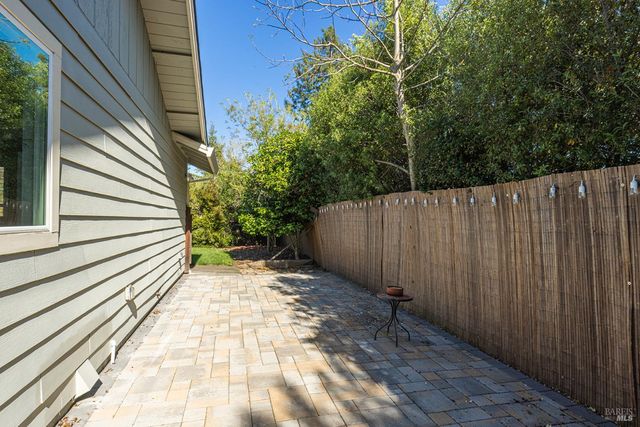 15 Lemon Ct, Napa, CA 94558