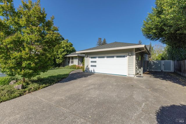 15 Lemon Ct, Napa, CA 94558