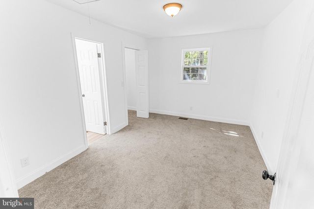 33 MAPLE LN, Berkeley Springs, WV 25411