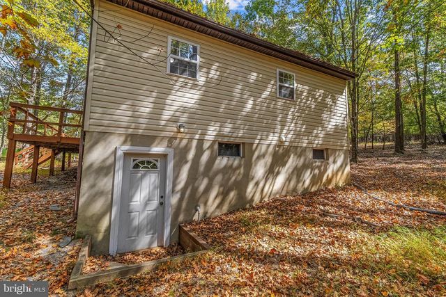 33 MAPLE LN, Berkeley Springs, WV 25411