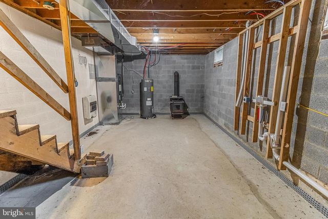 33 MAPLE LN, Berkeley Springs, WV 25411