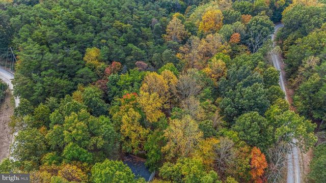 33 MAPLE LN, Berkeley Springs, WV 25411