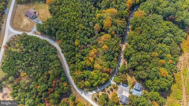 33 MAPLE LN, Berkeley Springs, WV 25411