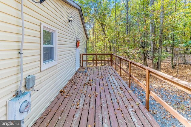 33 MAPLE LN, Berkeley Springs, WV 25411