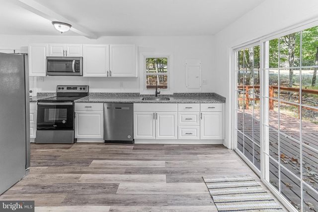 33 MAPLE LN, Berkeley Springs, WV 25411